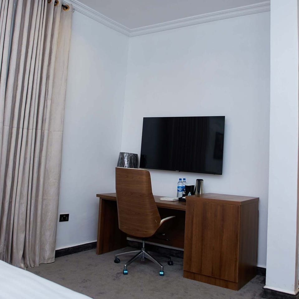 Deluxe Apartment, Balcony, City View | Interior