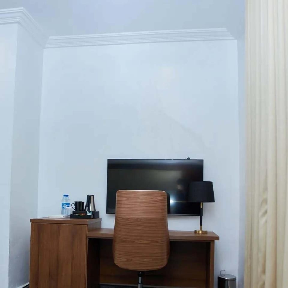 Deluxe Apartment, Balcony, City View | Interior
