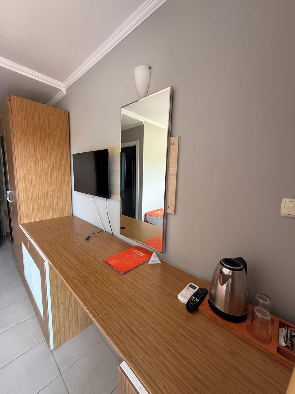 Standard Room, Garden View | Minibar, desk, soundproofing, bed sheets