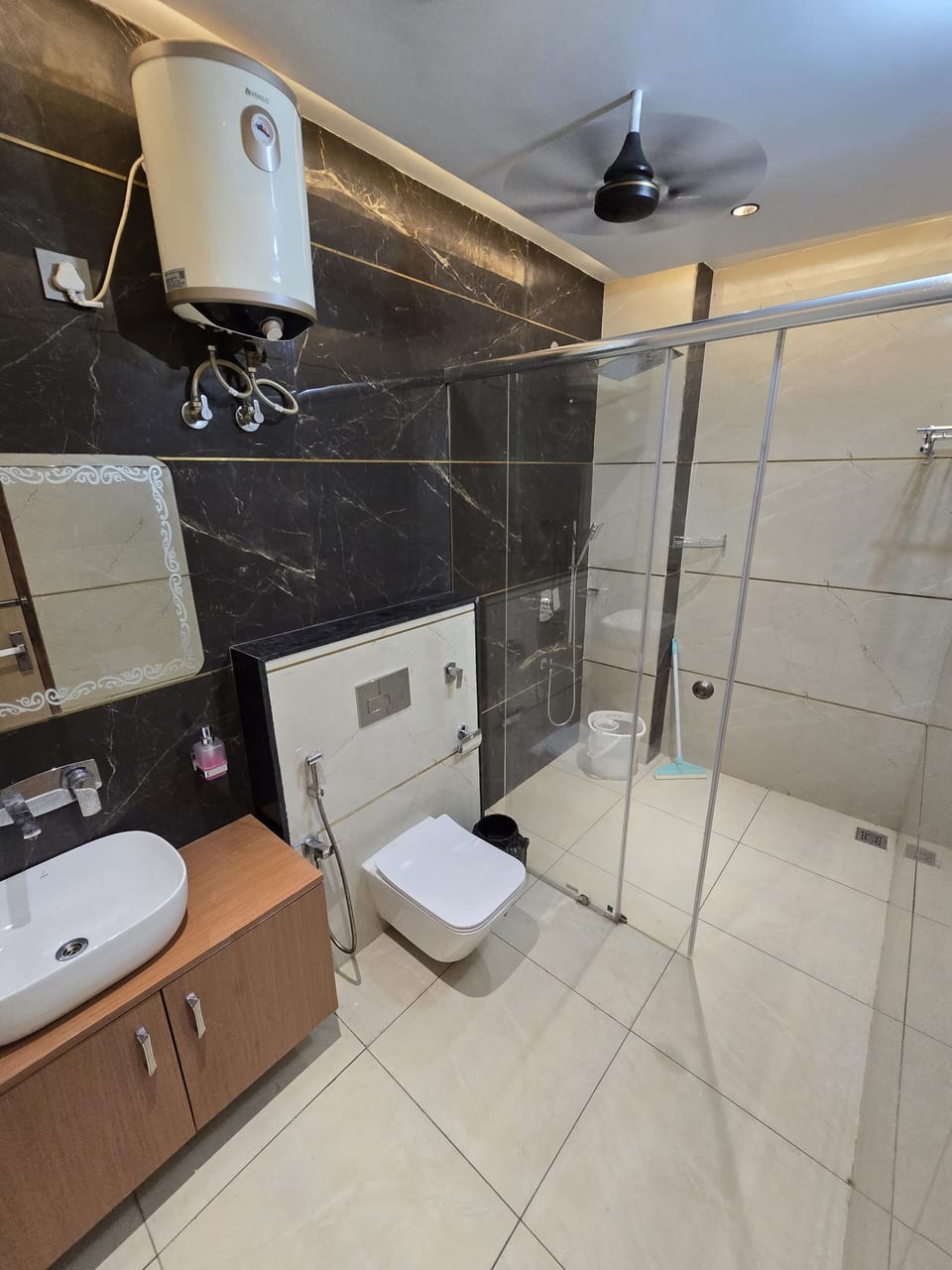Deluxe Quadruple Room | Bathroom