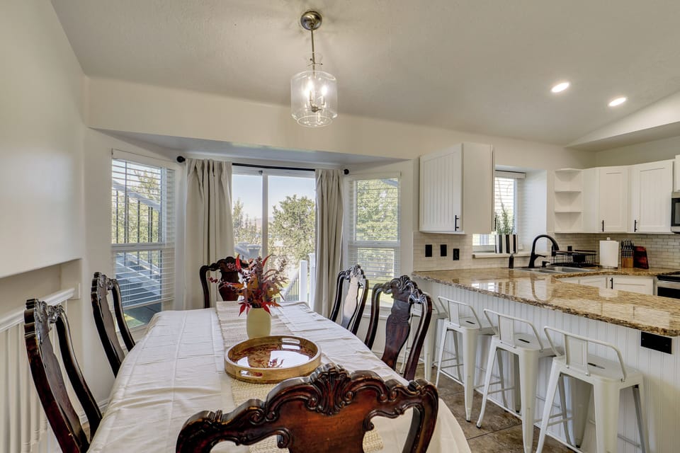 House (5 Bedrooms) | Interior
