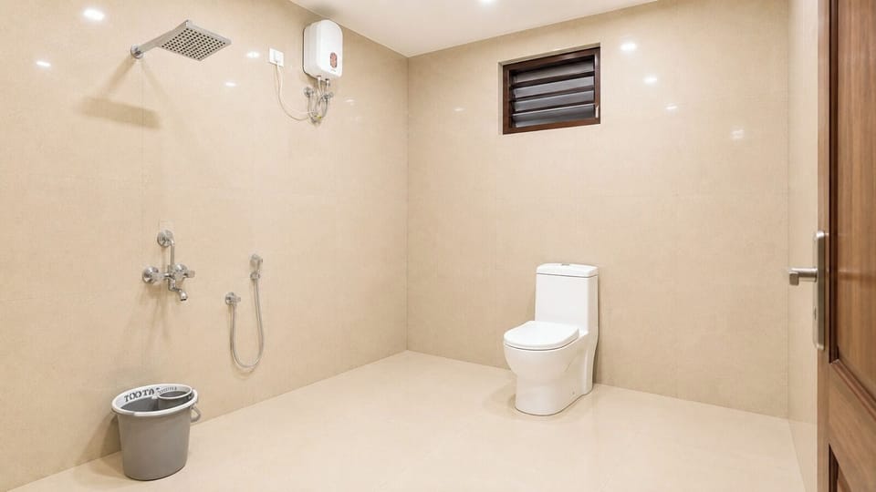 Deluxe Quadruple Room | Bathroom | Towels, soap, shampoo