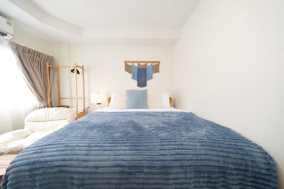 Family House | Minibar (some free items), laptop workspace, WiFi (free), bed sheets