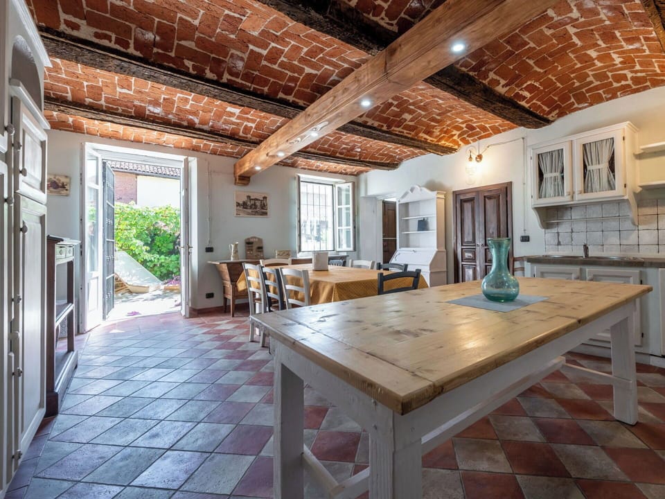 Furniture, Flooring, Interior Design, Wood, Ceiling, Floor, Kitchen & Dining Room Table, Chair, Table, Kitchen