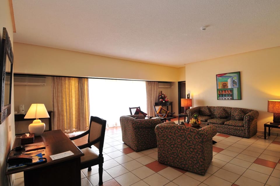 Room | Living room | TV, toys