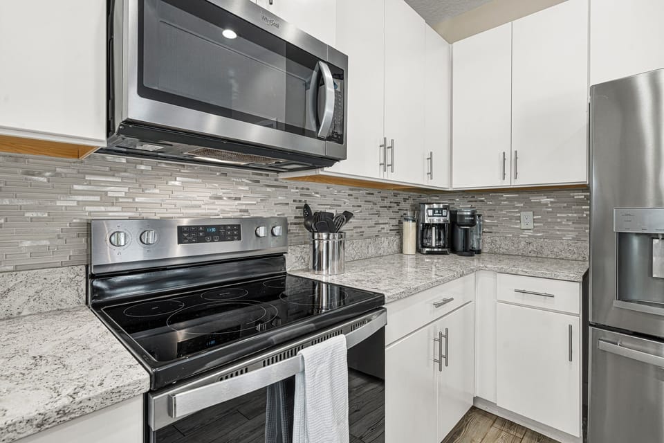House, 4 Bedrooms | Private kitchen | Coffee/tea maker, fridge, oven