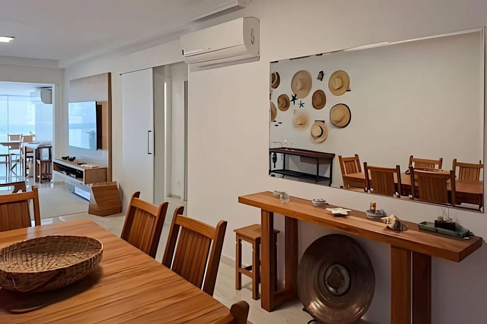 Deluxe Apartment, Beach View | Dining