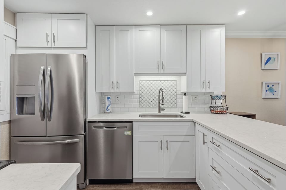 Full kitchen for preparing delicious meals and added convenience