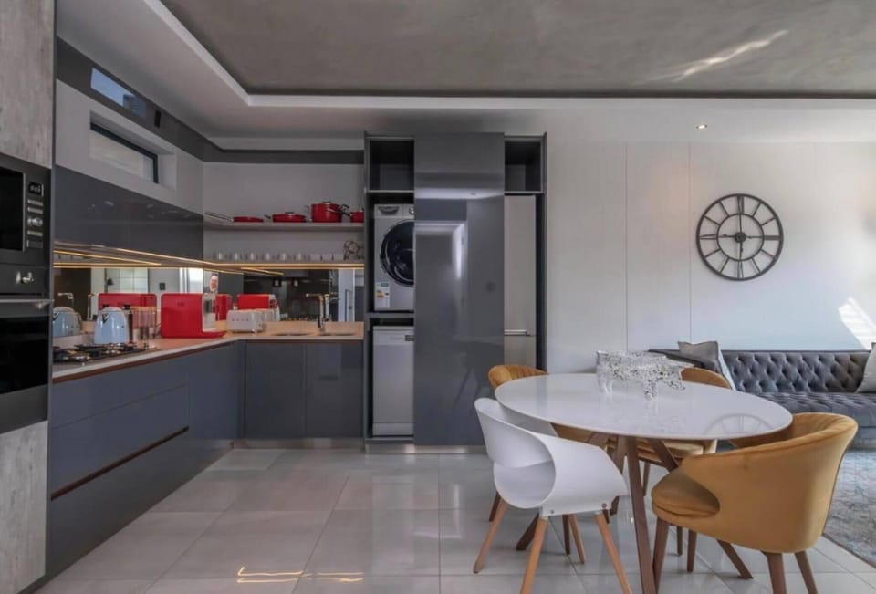 Apartment, 1 Bedroom, Balcony | Dining room