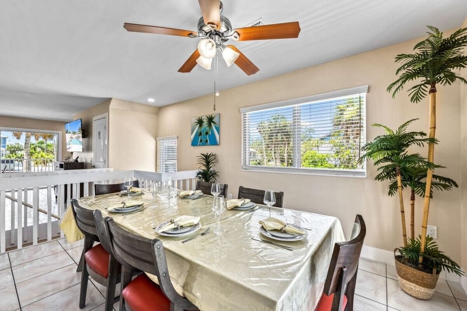 Villa, Pets Allowed, Beach View | Dining