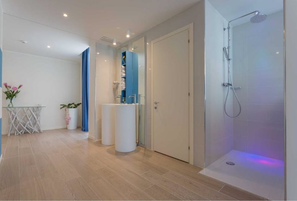 Suite, 1 Double or 2 Twin Beds, Balcony, Sea View | Bathroom | Shower, designer toiletries, hair dryer, bathrobes