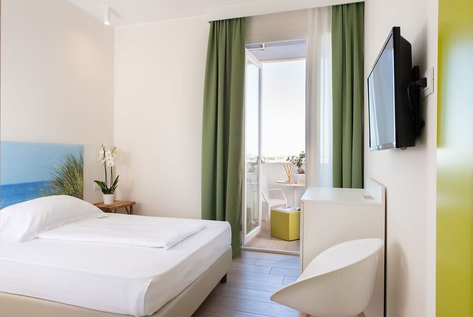 Basic Room, Balcony, City View | Premium bedding, down comforters, minibar, in-room safe