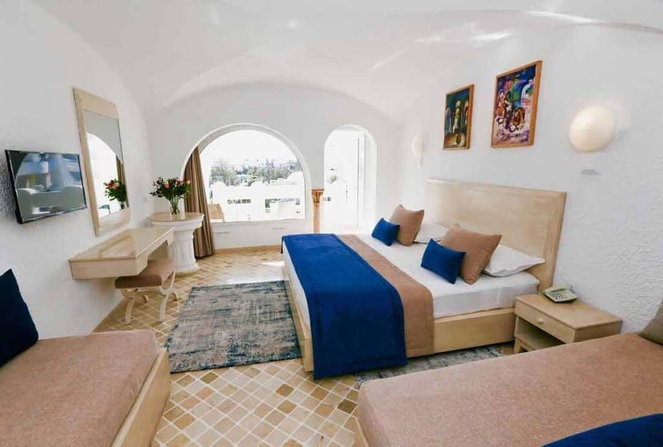 Standard Room, Balcony, City View | Hypo-allergenic bedding available, down comforters, WiFi (free)
