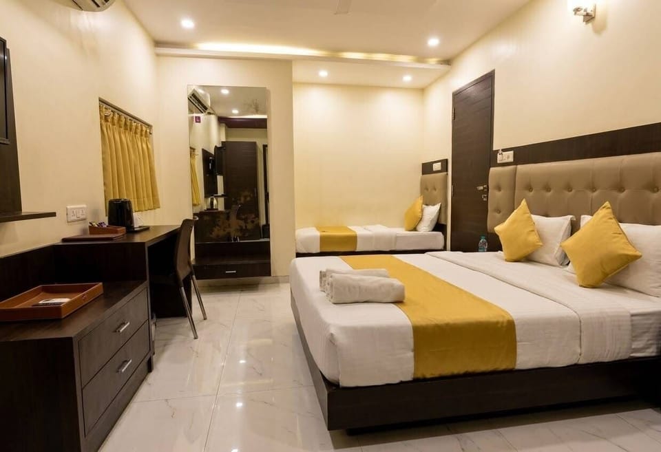 Triple Room, City View | Iron/ironing board, WiFi (free)