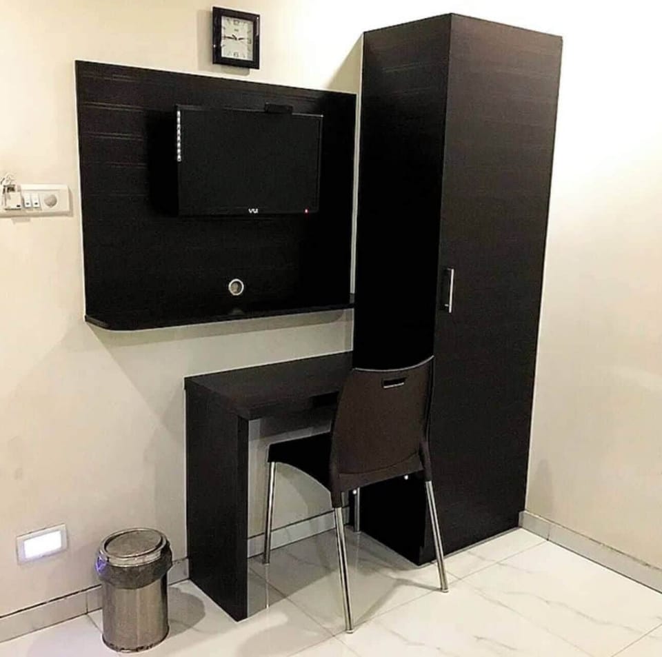 Double Room, City View | Interior