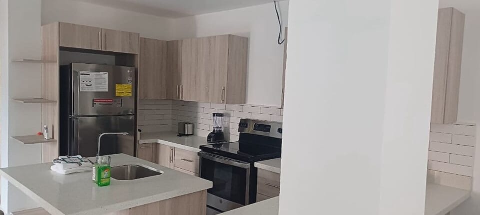 Executive Condo, Mountain View | Private kitchen