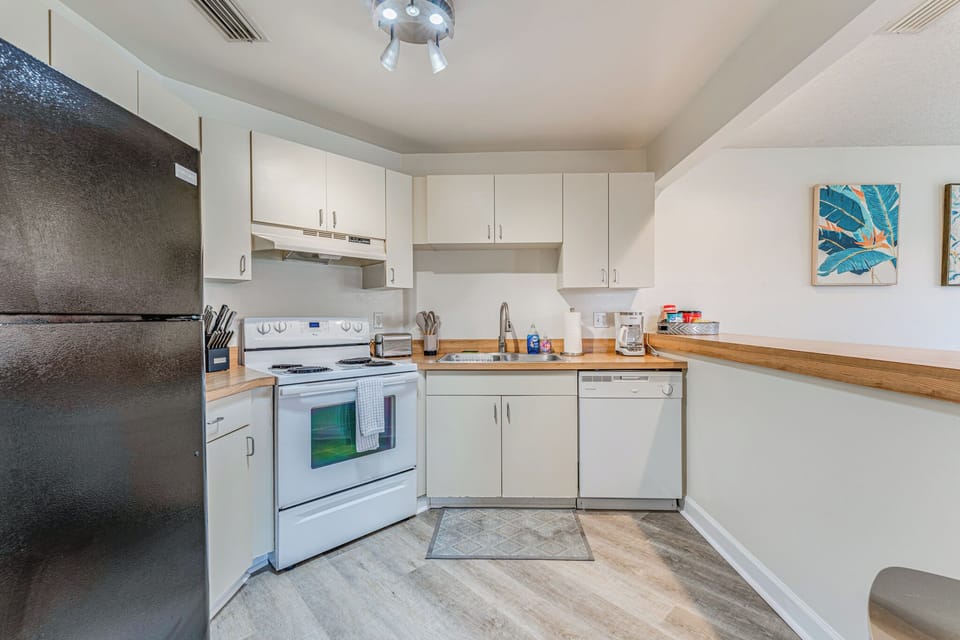 Fully equipped with modern appliances and essential cookware, the kitchen makes preparing meals easy—whether you're brewing your morning coffee or cooking a fresh seafood dinner.
