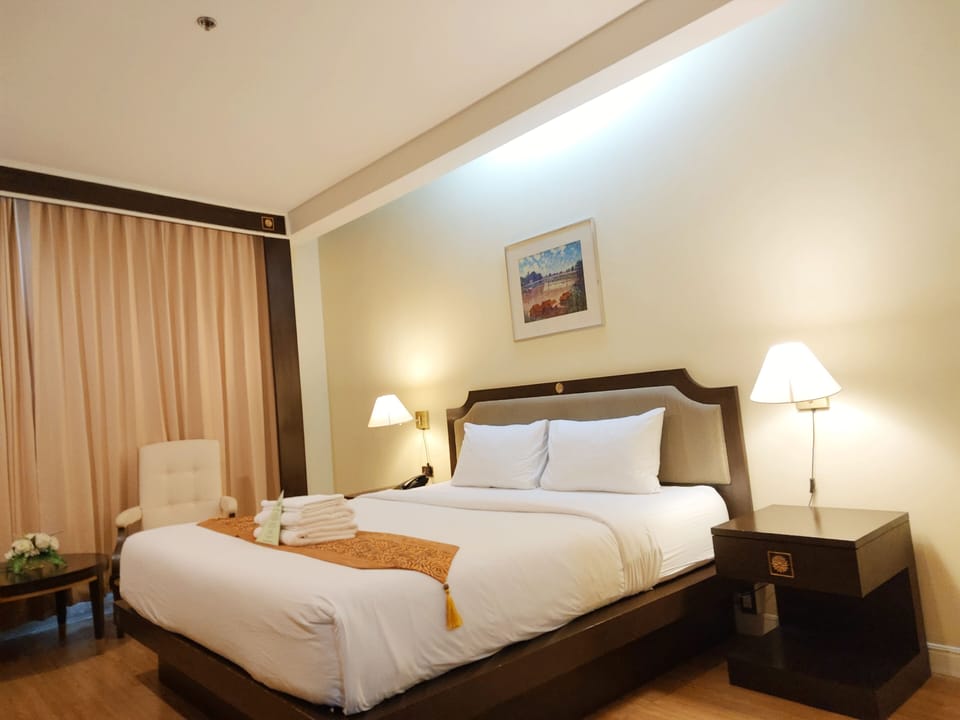 Deluxe Room | Desk, free WiFi
