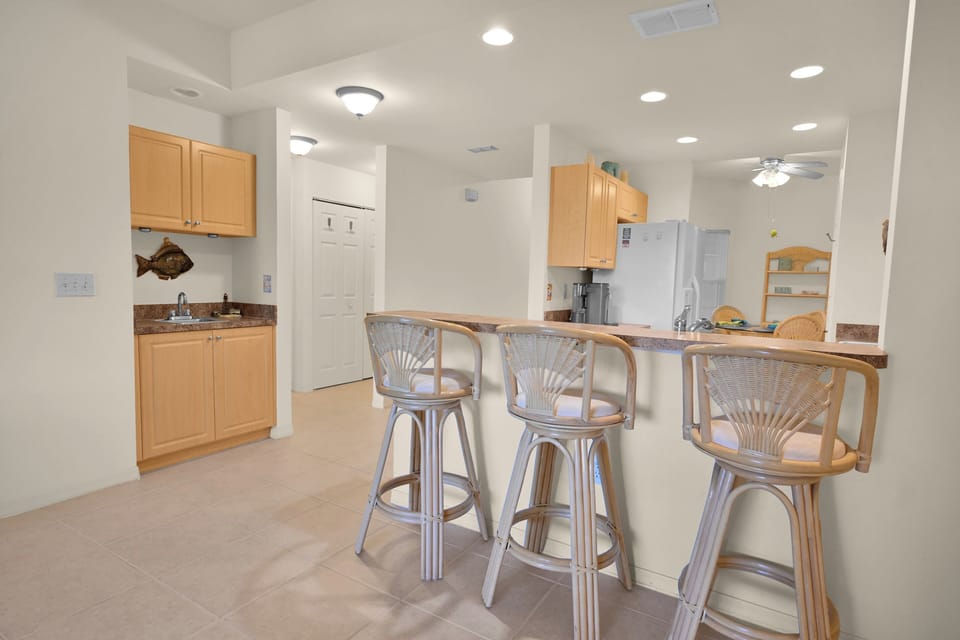 Open Kitchen with Breakfast Bar and Wet Bar
