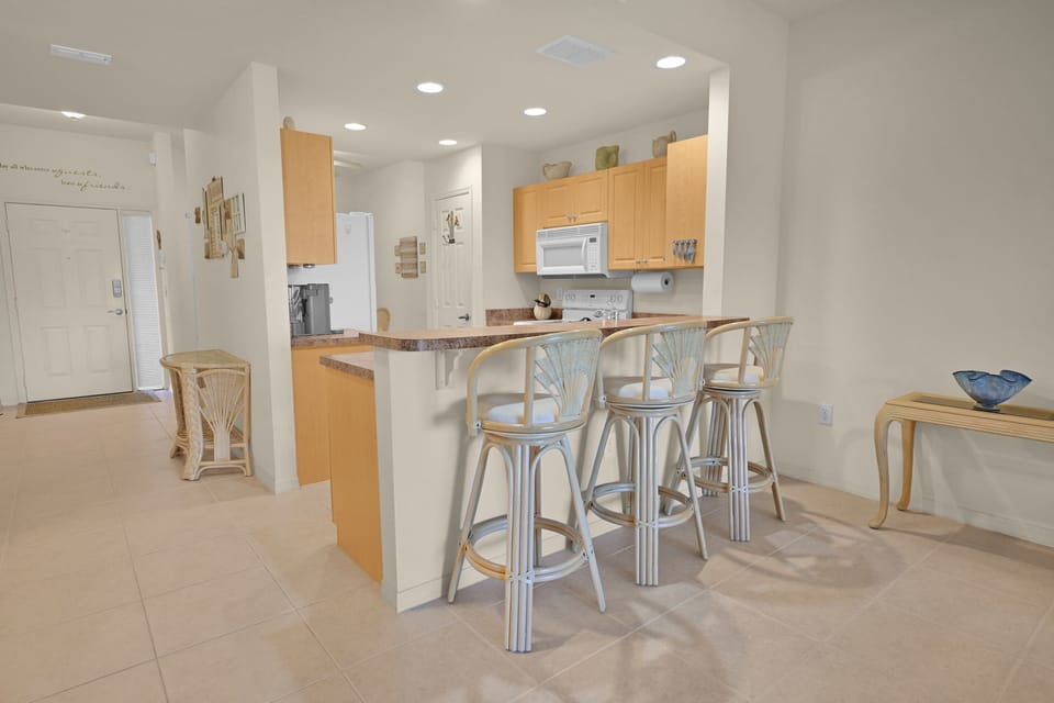 Open Kitchen with Breakfast Bar