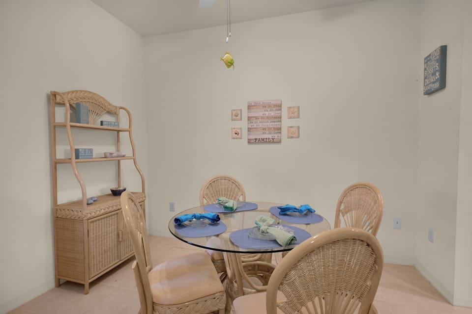 Dining Room seating for 4