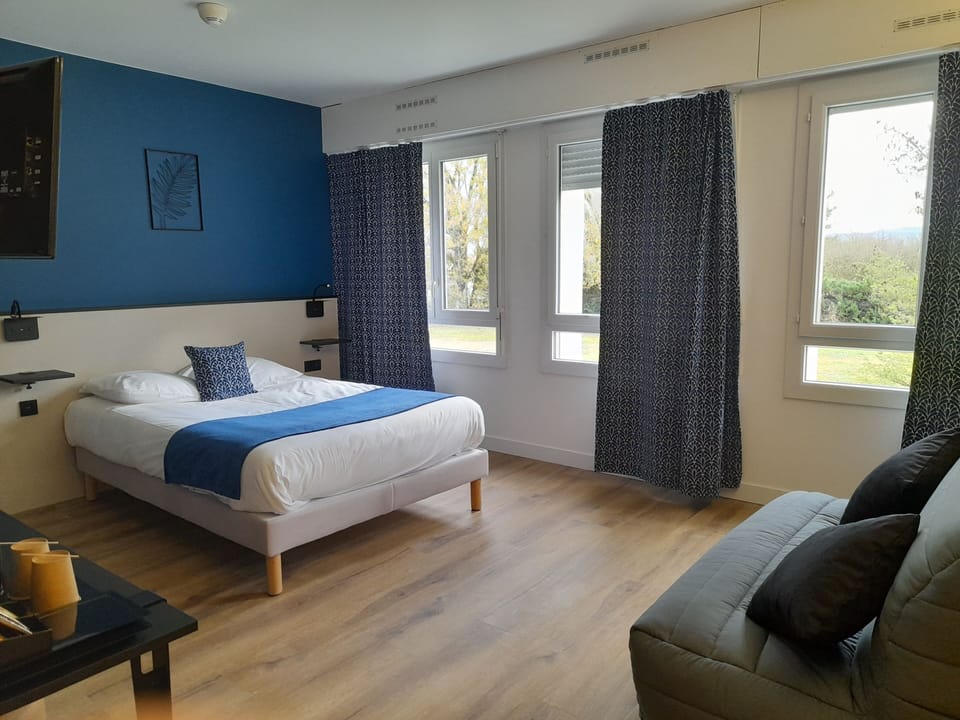 Standard Quadruple Room | Desk, soundproofing, iron/ironing board, free WiFi