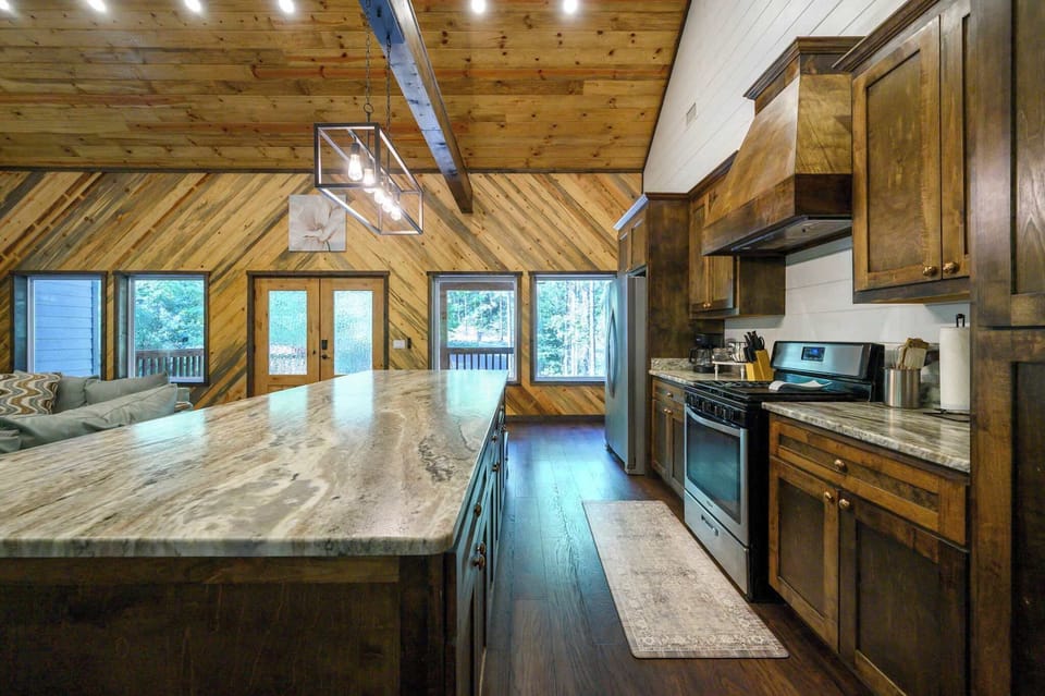 The open kitchen is well equipped for an unforgettable getaway​