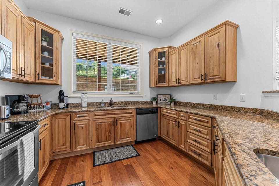 Condo, Multiple Beds, Mountain View (Silver Dollar Awesome) | Private kitchen