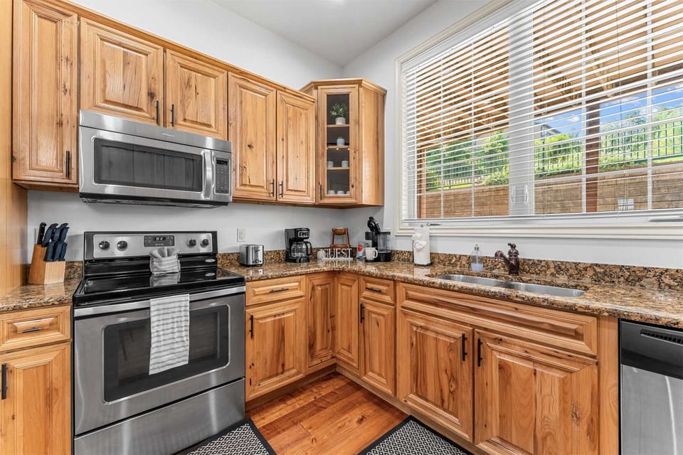 Condo, Multiple Beds, Mountain View (Silver Dollar Awesome) | Private kitchen