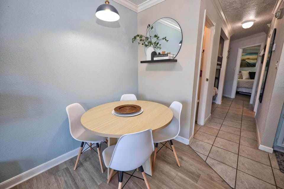 Condo, Multiple Beds (Seawall Serenity) | Dining
