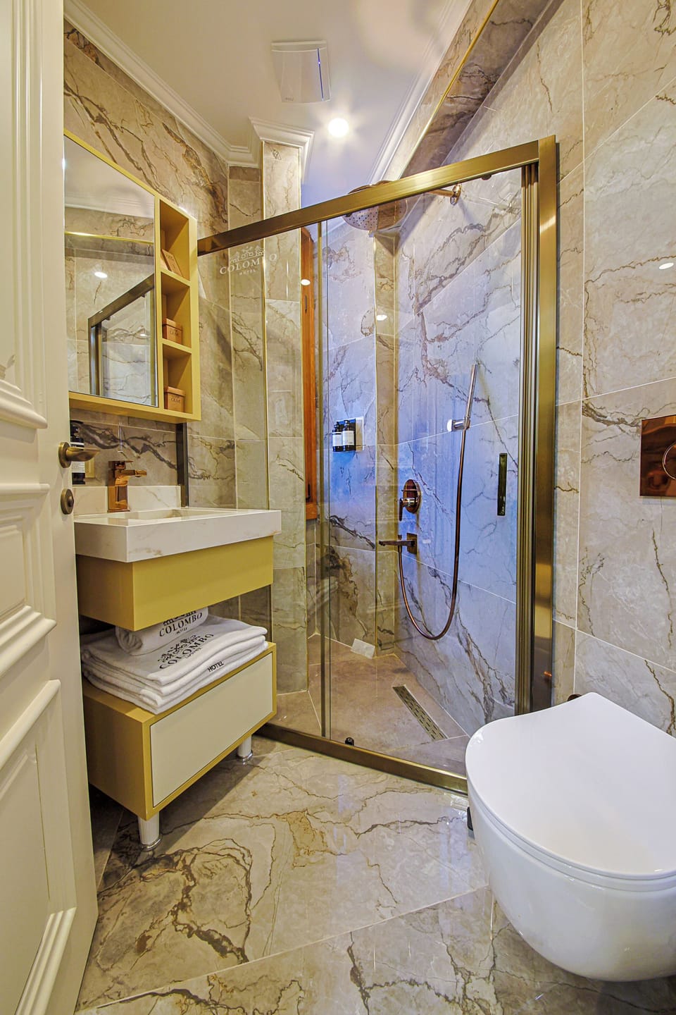 Signature Double Room Single Use | Bathroom | Hair dryer, soap, shampoo