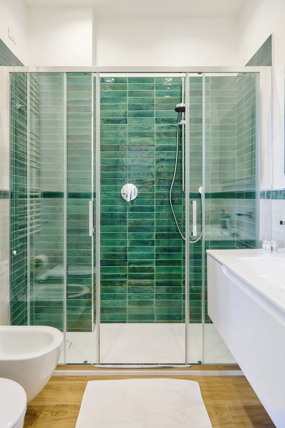 Deluxe Apartment, Balcony, Courtyard View | Bathroom