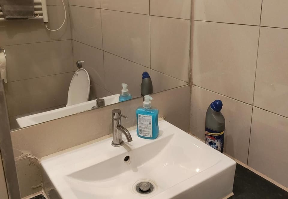 Shower, towels