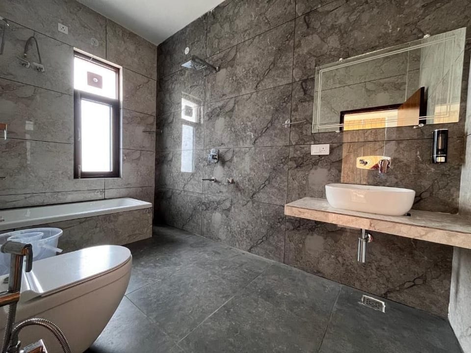Separate tub and shower, towels, soap, shampoo