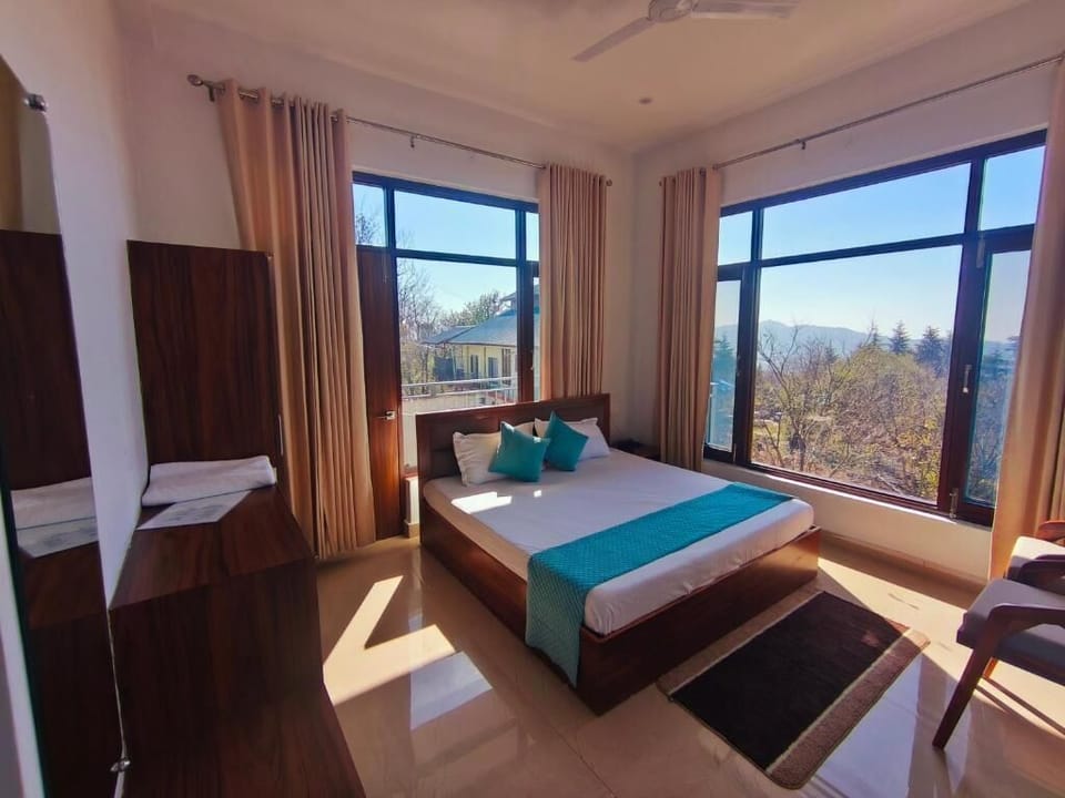 Classic Double Room, Balcony, Mountain View | Desk, laptop workspace, WiFi (free)
