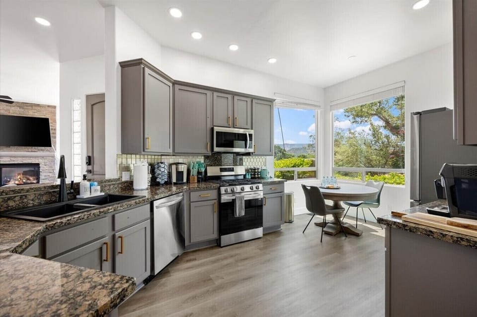 Fully stocked kitchen, dinnerware, drinkware, bakeware. Gas range, oven, stainless appliances