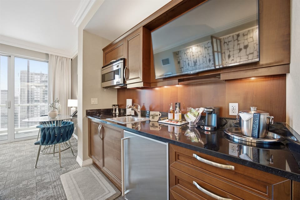 Superior Studio Suite, Balcony, City View | Private kitchen | Coffee/tea maker, mini-fridge, microwave, stovetop