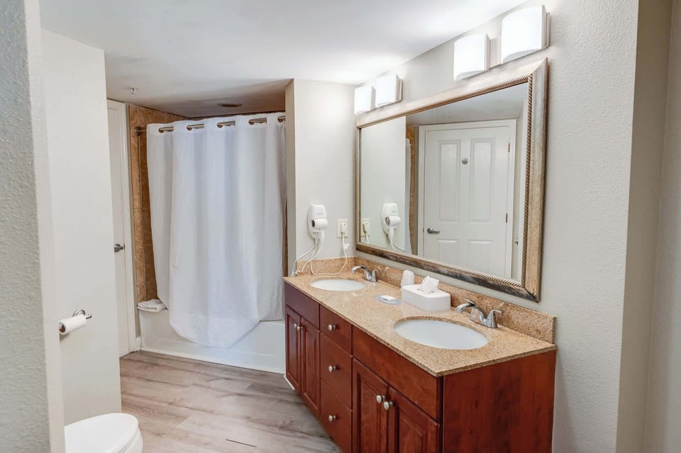 Fresh & Clean Bathroom 🚿
