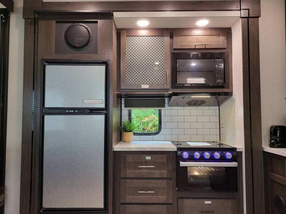 Full kitchen with refrigerator, oven, microwave, and sink — Nordic Forest Spa