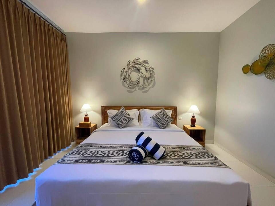 Deluxe Room, Pool View | Desk, laptop workspace, WiFi (free)