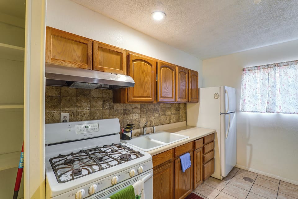 Kitchen | Microwave | Drip Coffee Maker