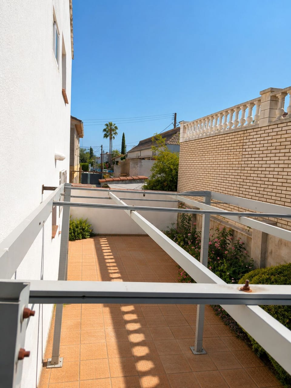 Comfort Apartment, Balcony | Property grounds