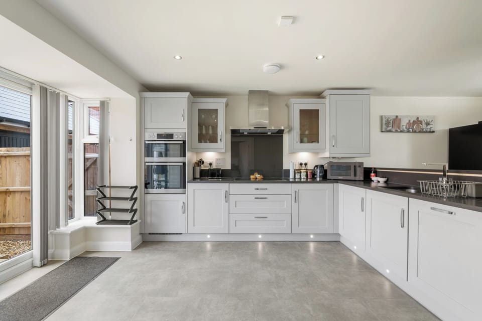 Beautiful, large, fully equipped kitchen 