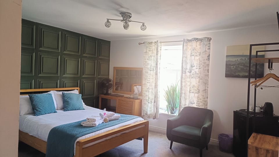 Standard Double Room | Desk, laptop workspace, iron/ironing board, WiFi (free)