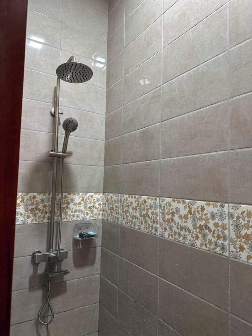 Comfort House, 3 Bedrooms, Air conditioning, City View | Bathroom | Shower, bidet, towels, soap