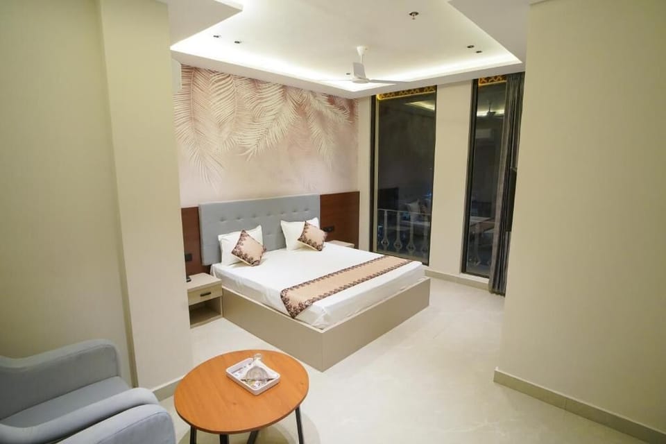 Deluxe Double Room, City View | Desk, iron/ironing board (on request), WiFi (free)