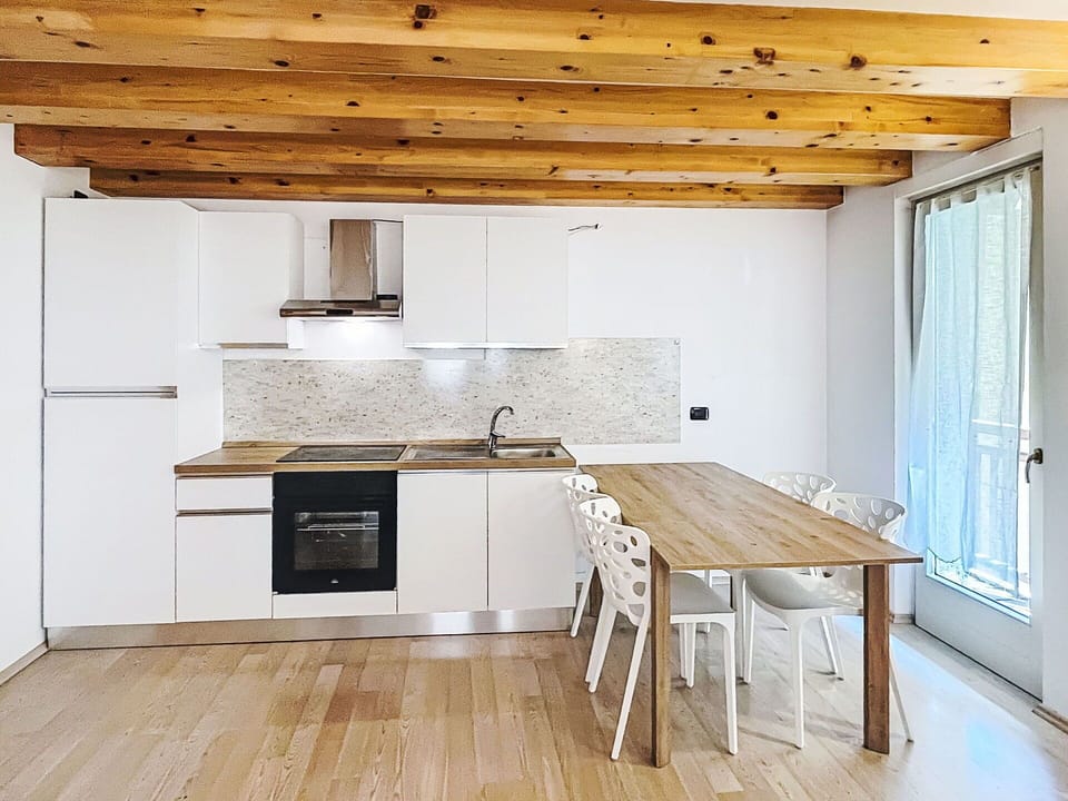Furniture, Interior Design, Flooring, Floor, Wood Flooring, Kitchen, Wood, Countertop, Ceiling, Room