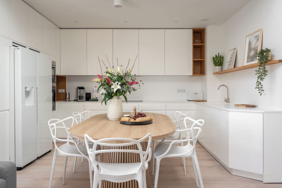 Deluxe Apartment, Balcony, Park View | Private kitchenette | Espresso maker, coffee/tea maker, electric kettle, highchair