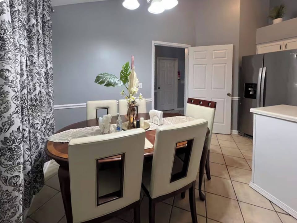 Condo, 3 Bedrooms | Dining