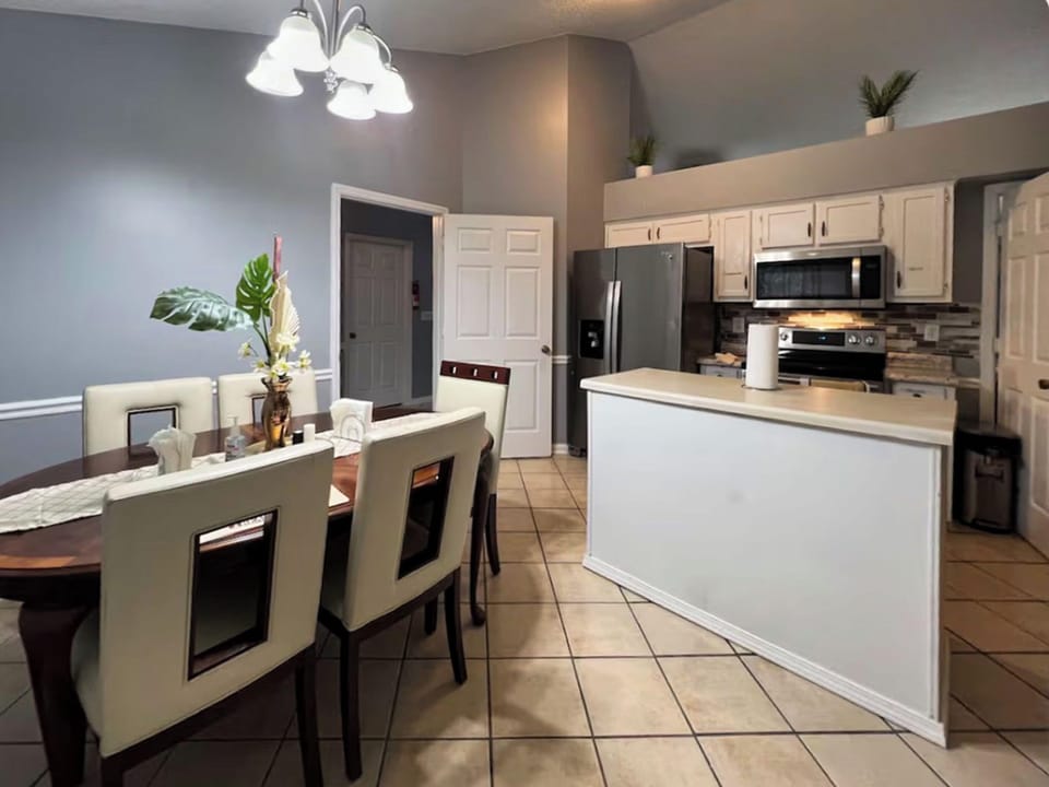Condo, 3 Bedrooms | Dining